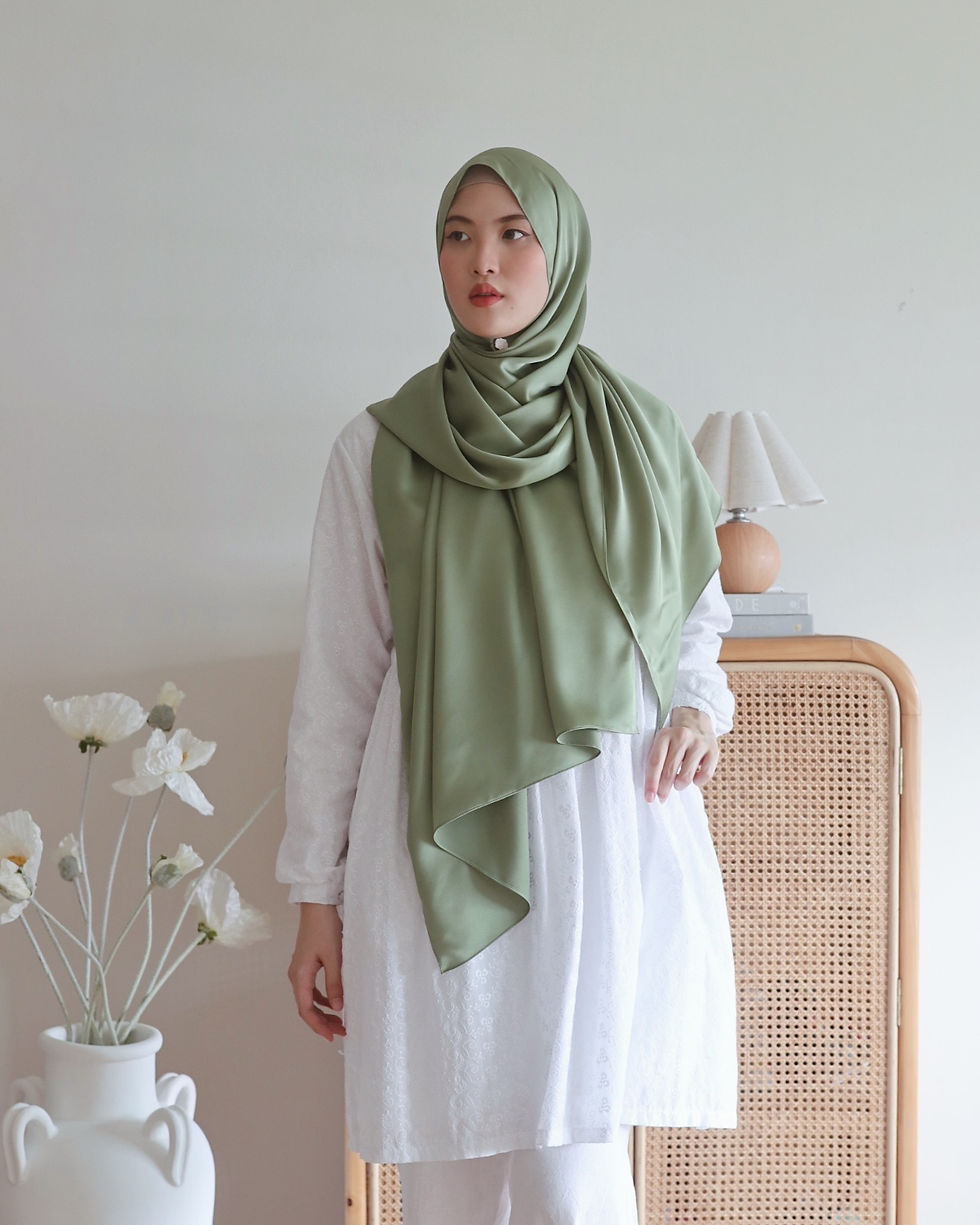 Thumbnail: Textured Satin Qayla Shawl in Seafoam