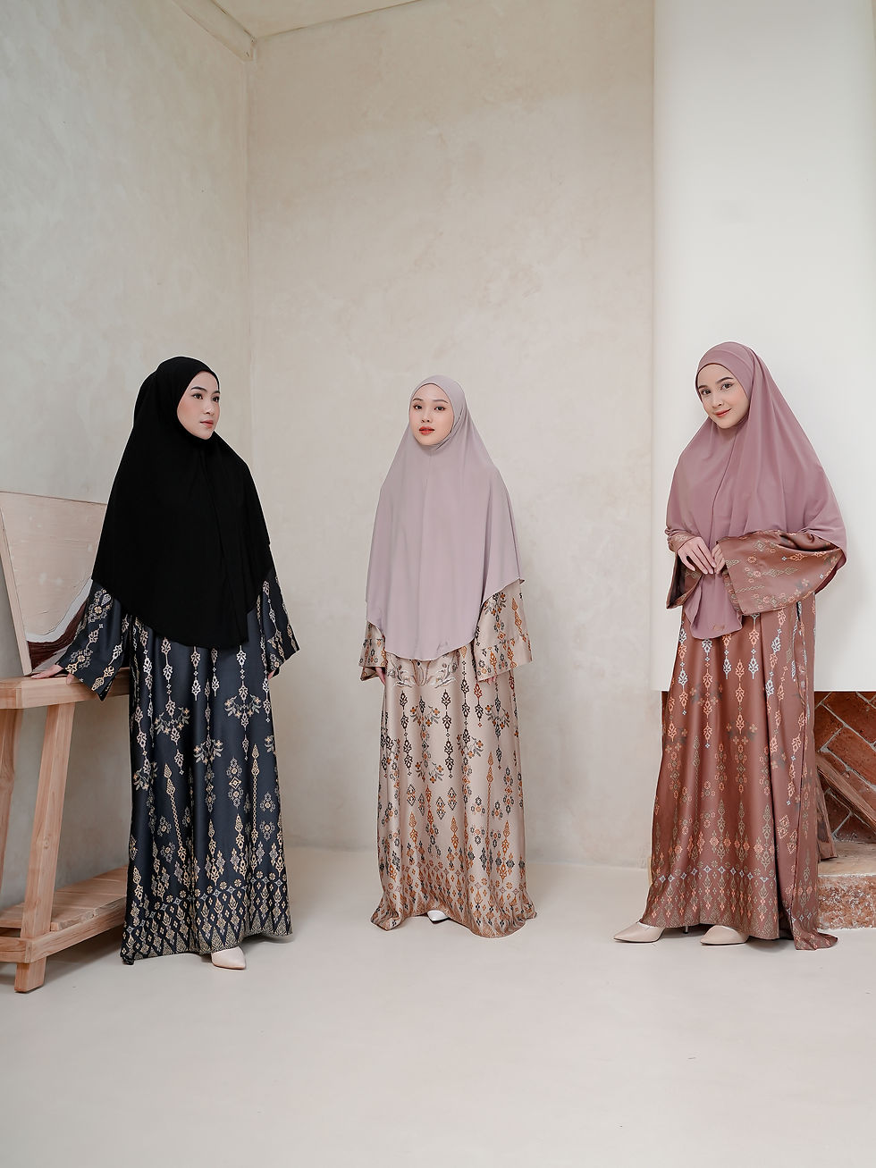 Thumbnail: Maysaa Ikat Abaya in Midnight