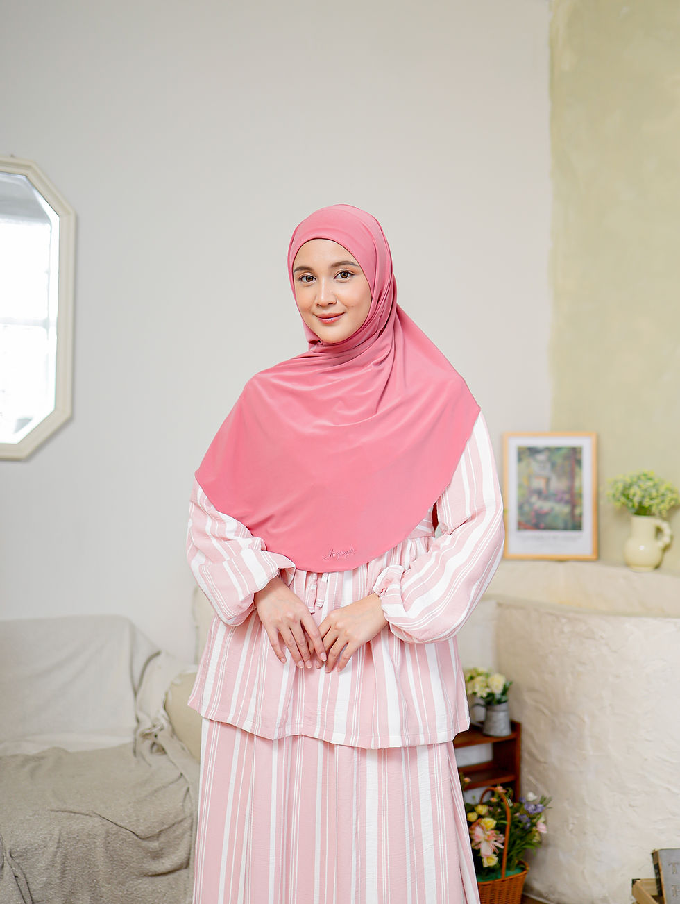 Thumbnail: Everyday Twist Instant Shawl in Rose