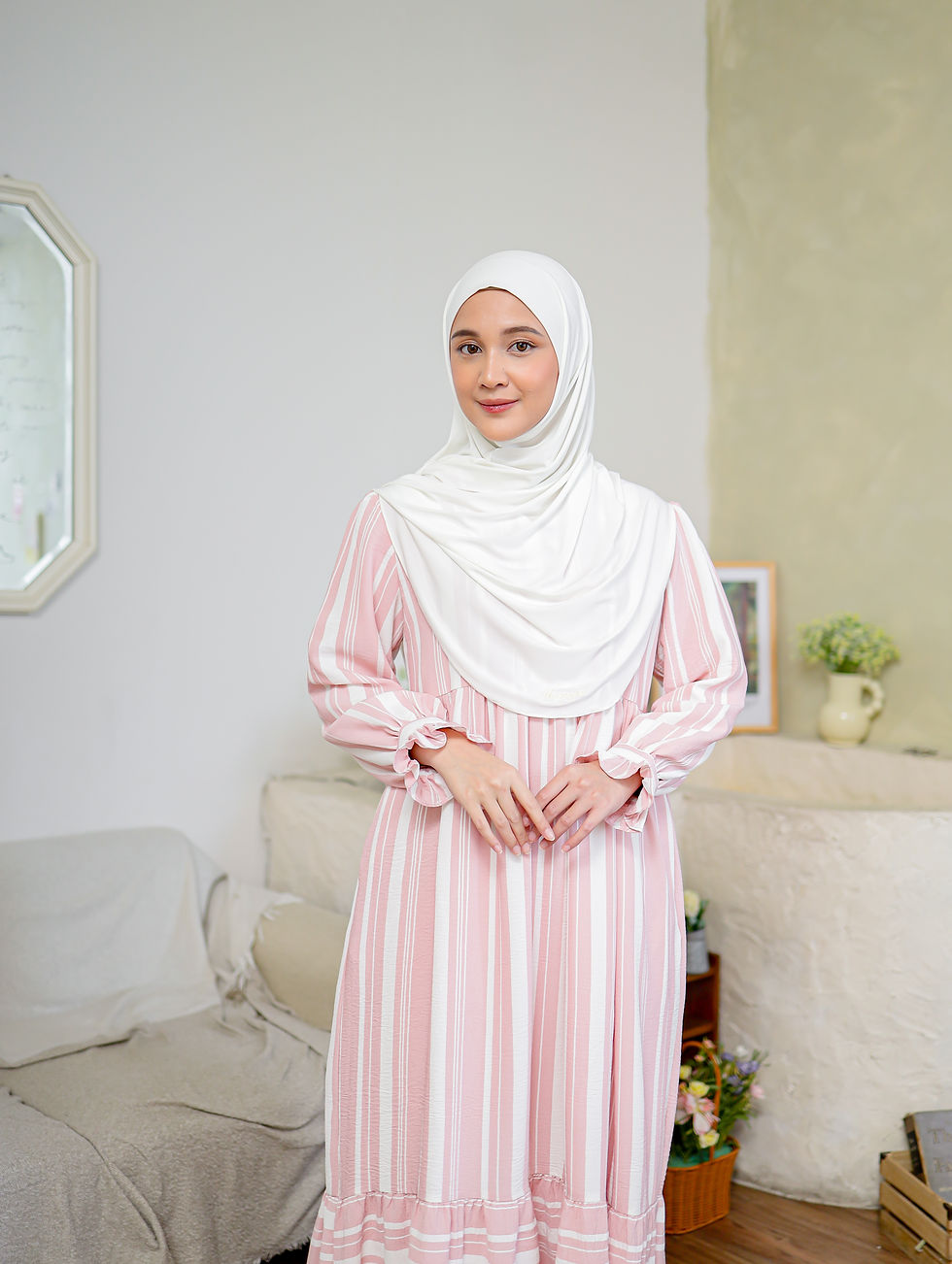 Thumbnail: Everyday Twist Instant Shawl in Pearl