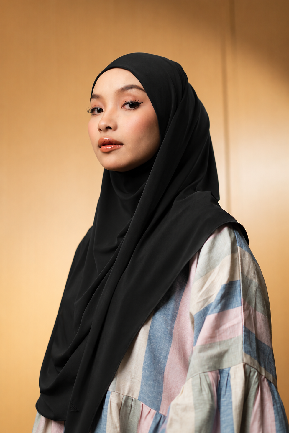 Thumbnail: Everyday SlipOn Shawl in Jet Black