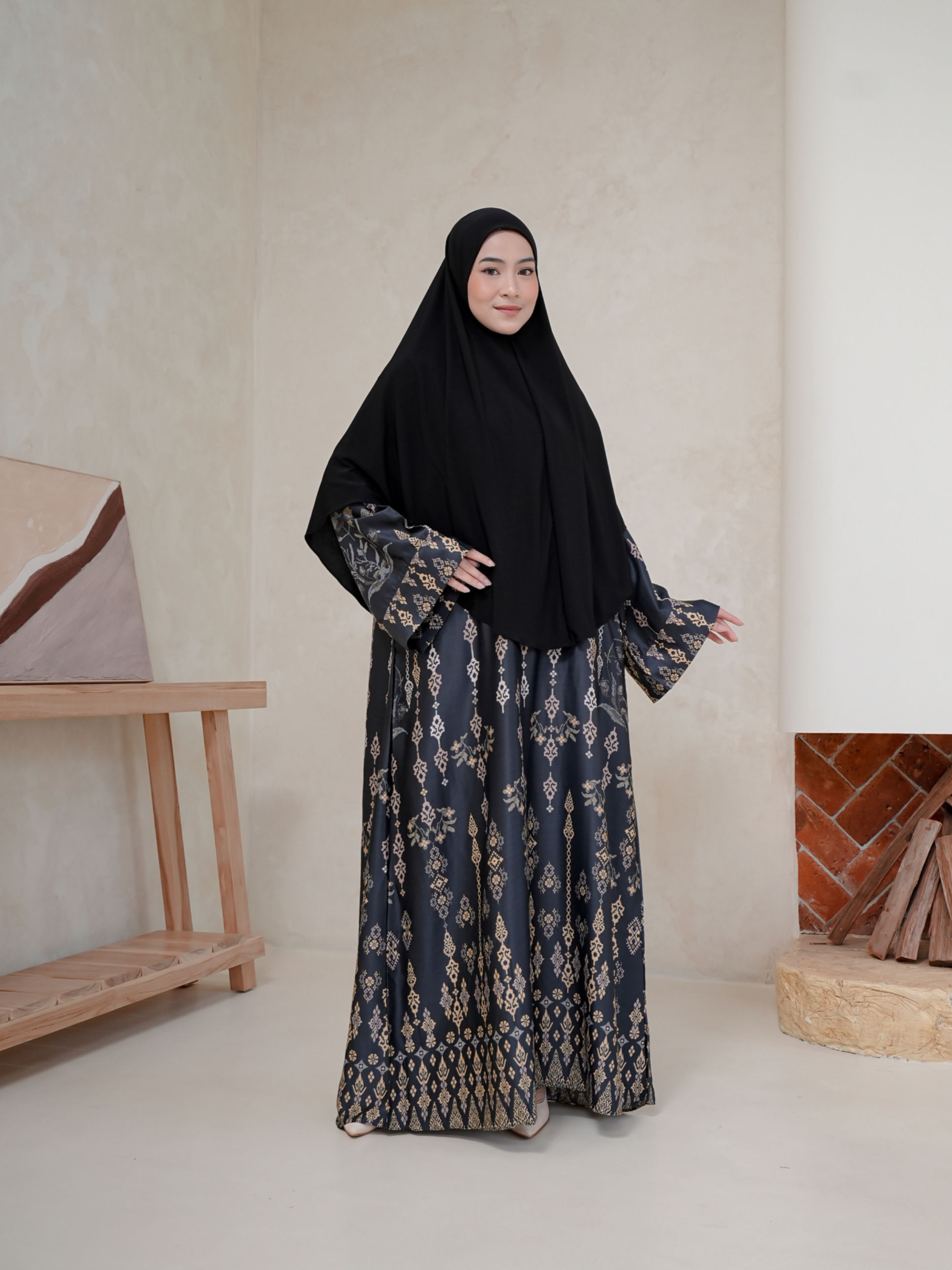 Maysaa Ikat Abaya in Midnight