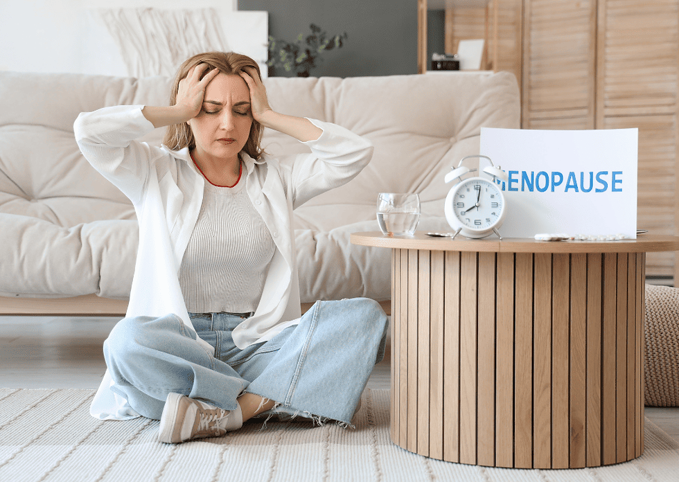 mulher com dúvidas sobre a perimenopausa e a menopausa