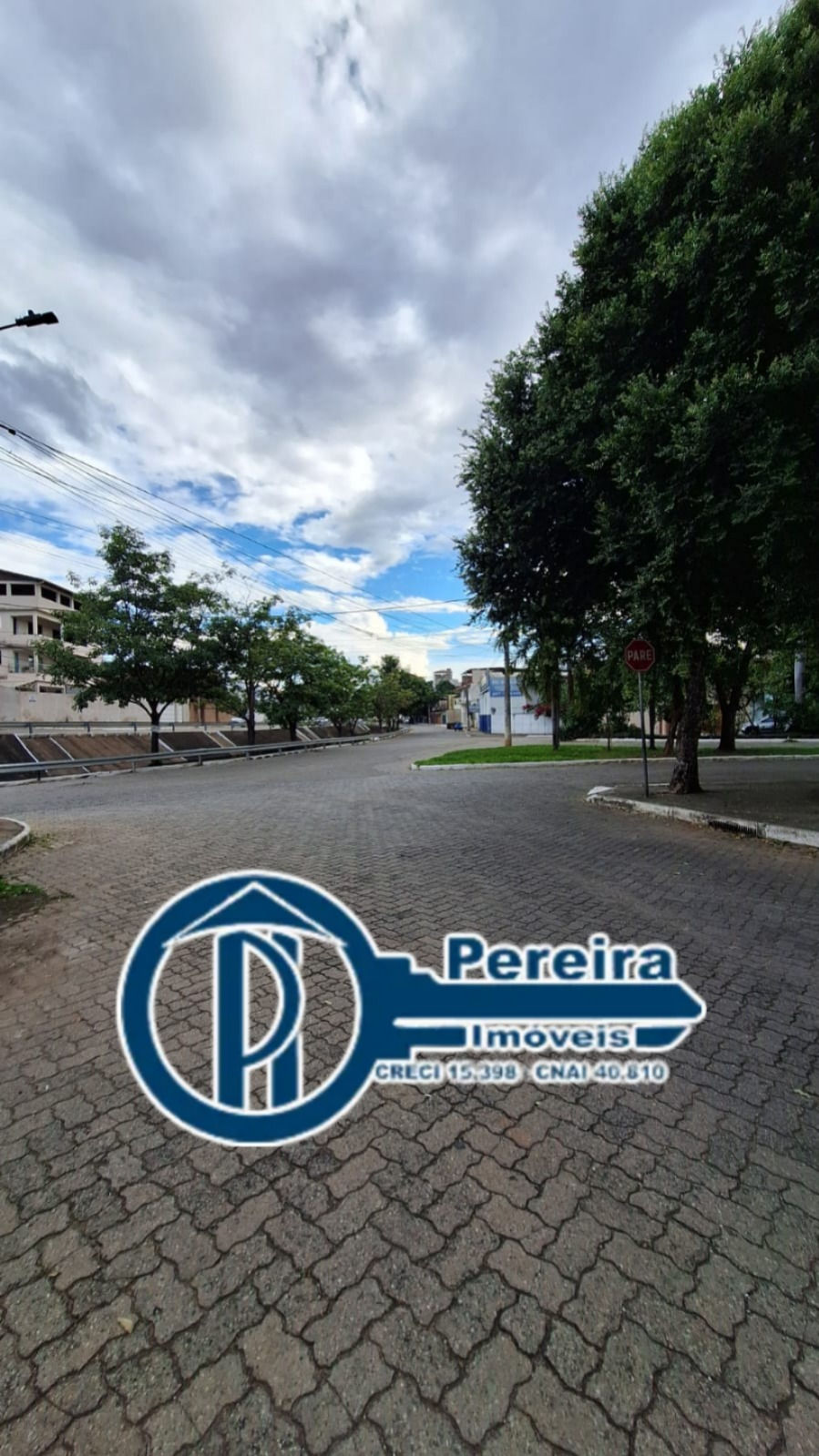 7 RUA EM FRENTE AO IMOVEL