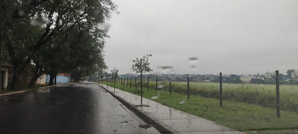 A cidade toda sob chuvisco contínuo