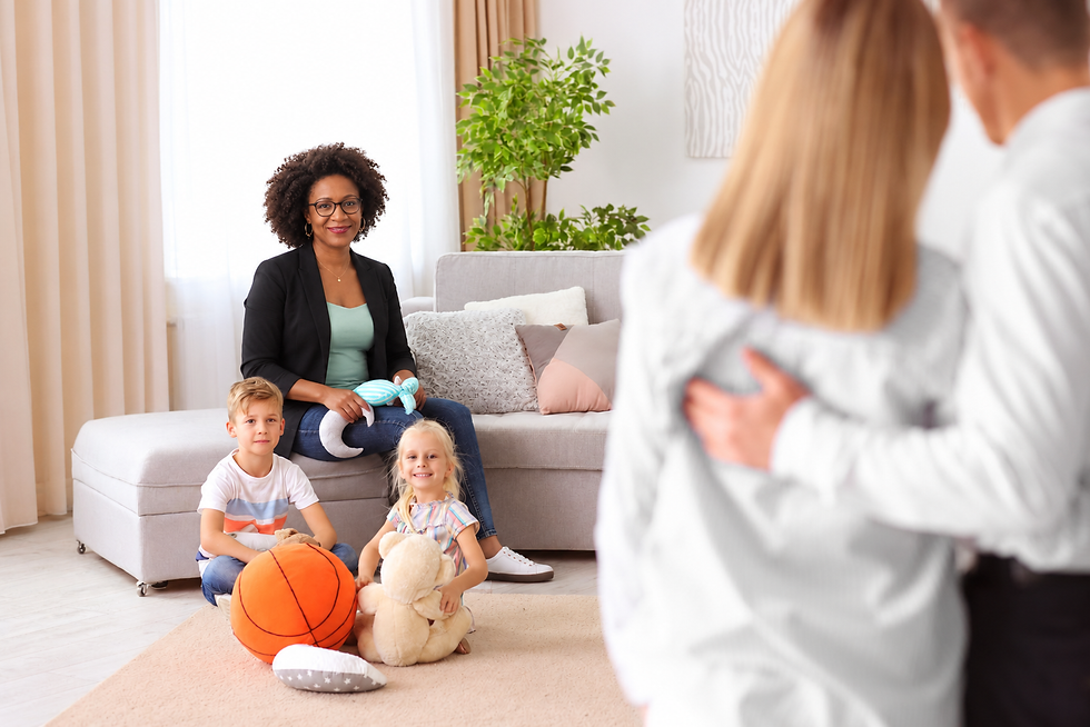 Comment choisir une babysitter à domicile ? Le guide Maiséa pour une garde sereine