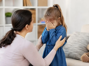 Mon enfant refuse la babysitter : comment faciliter la première garde ?