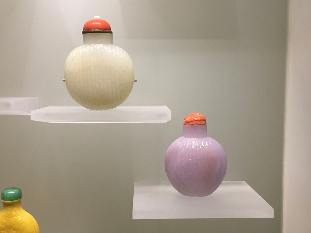 white jade and lavender jade carved 'basket weave pattern' snuff bottle, 18th/19th Century