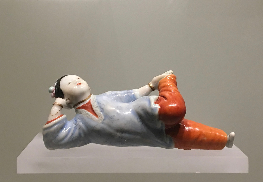 famille rose 'doctor's patient' snuff bottle, 19th Century