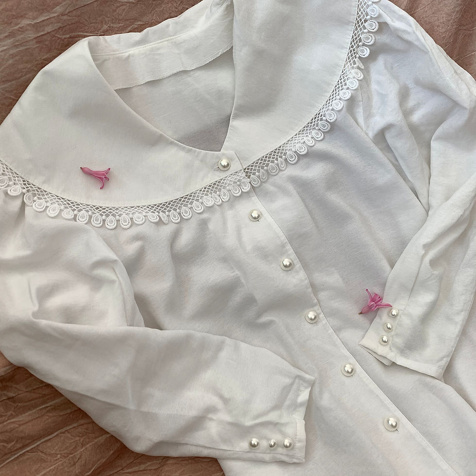 Thumbnail: White vintage collar