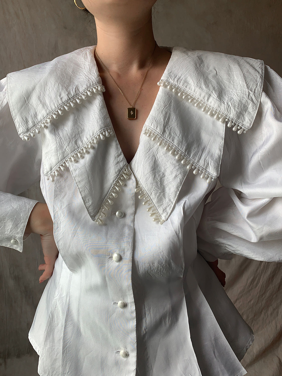 White vintage collar