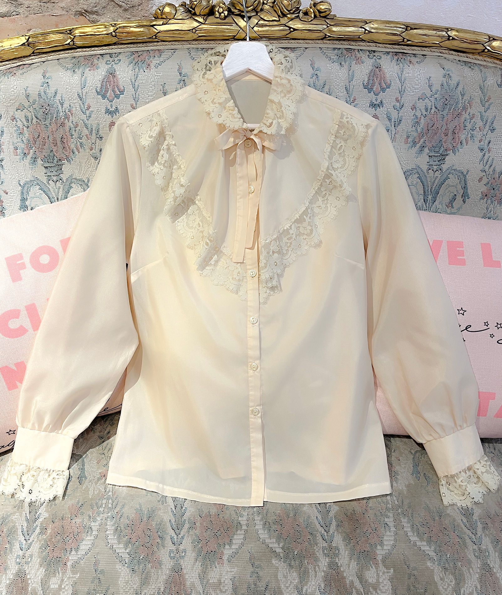 Lace crema