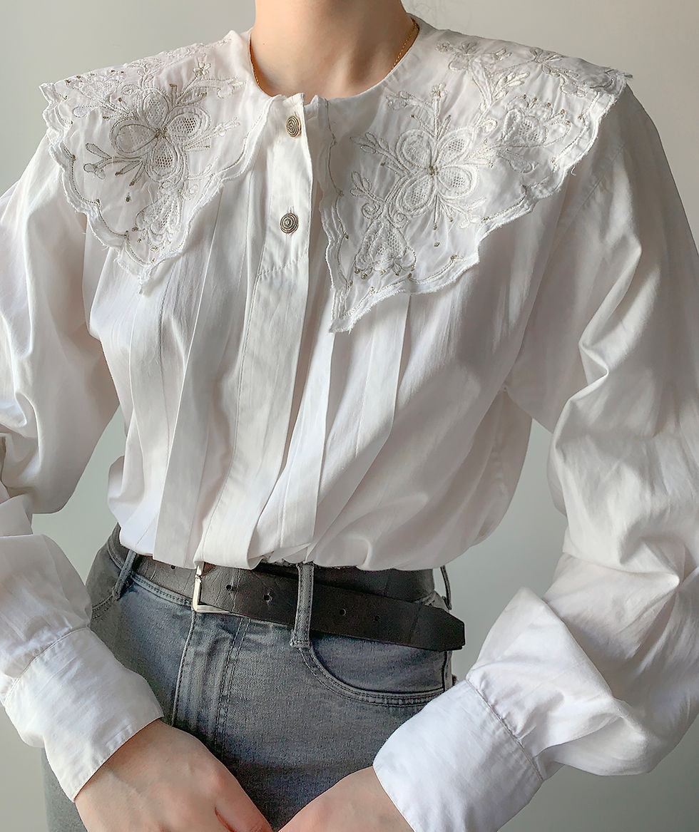 Thumbnail: Vintage flowers white