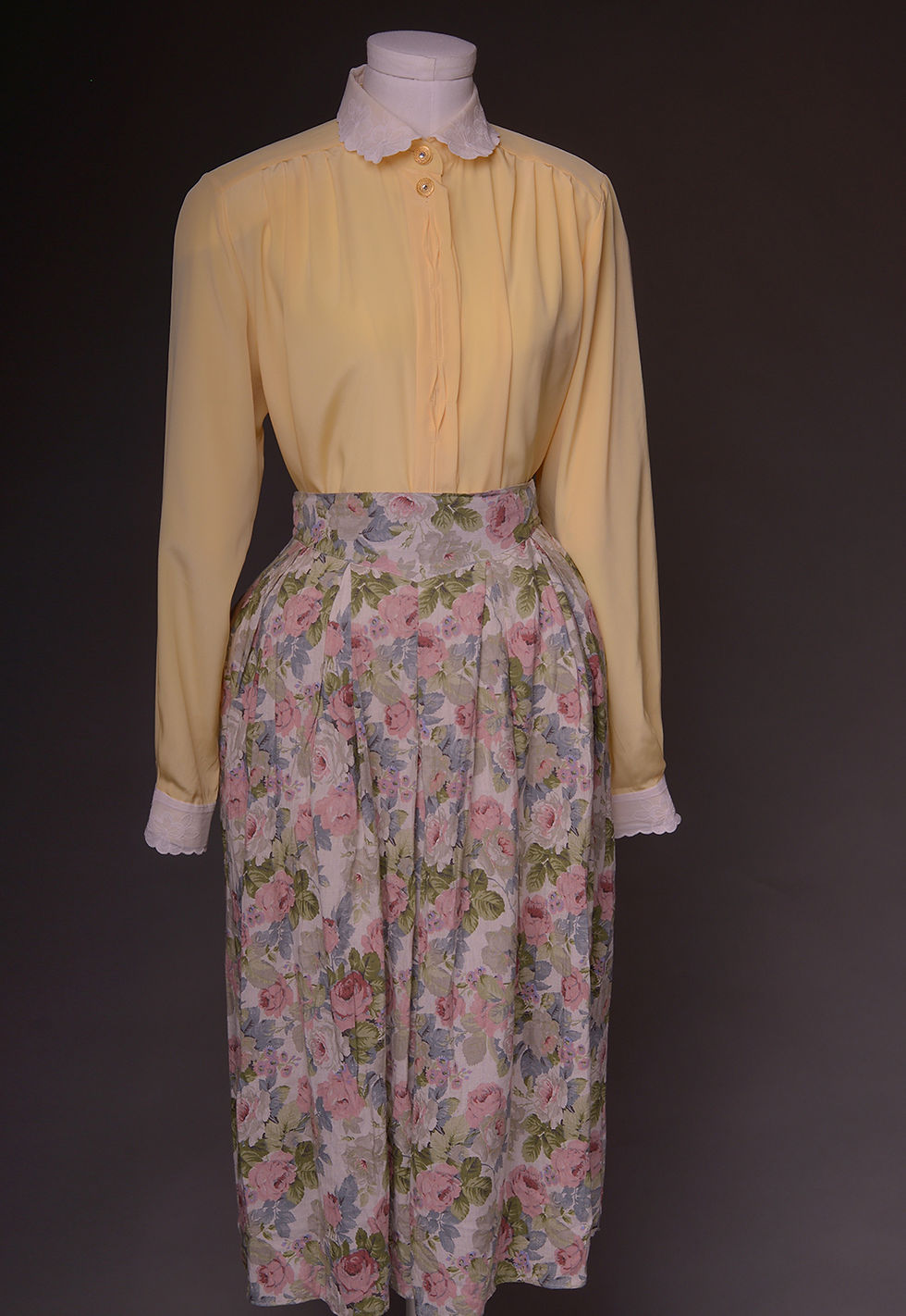 Thumbnail: Lovely pastel with collar
