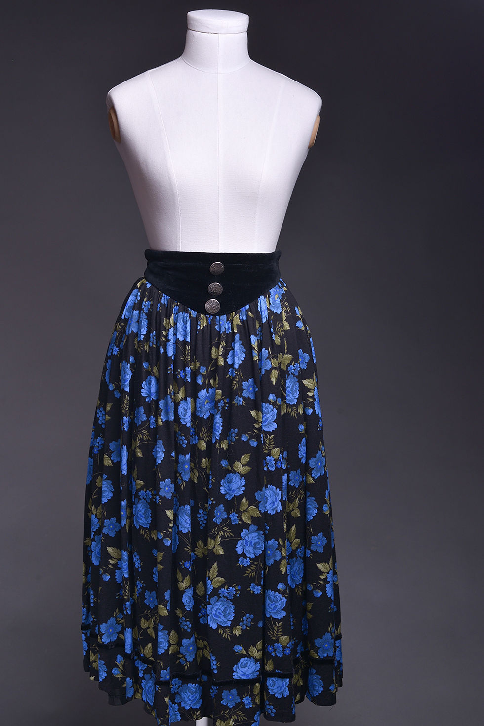 Thumbnail: blue roses skirt M-L