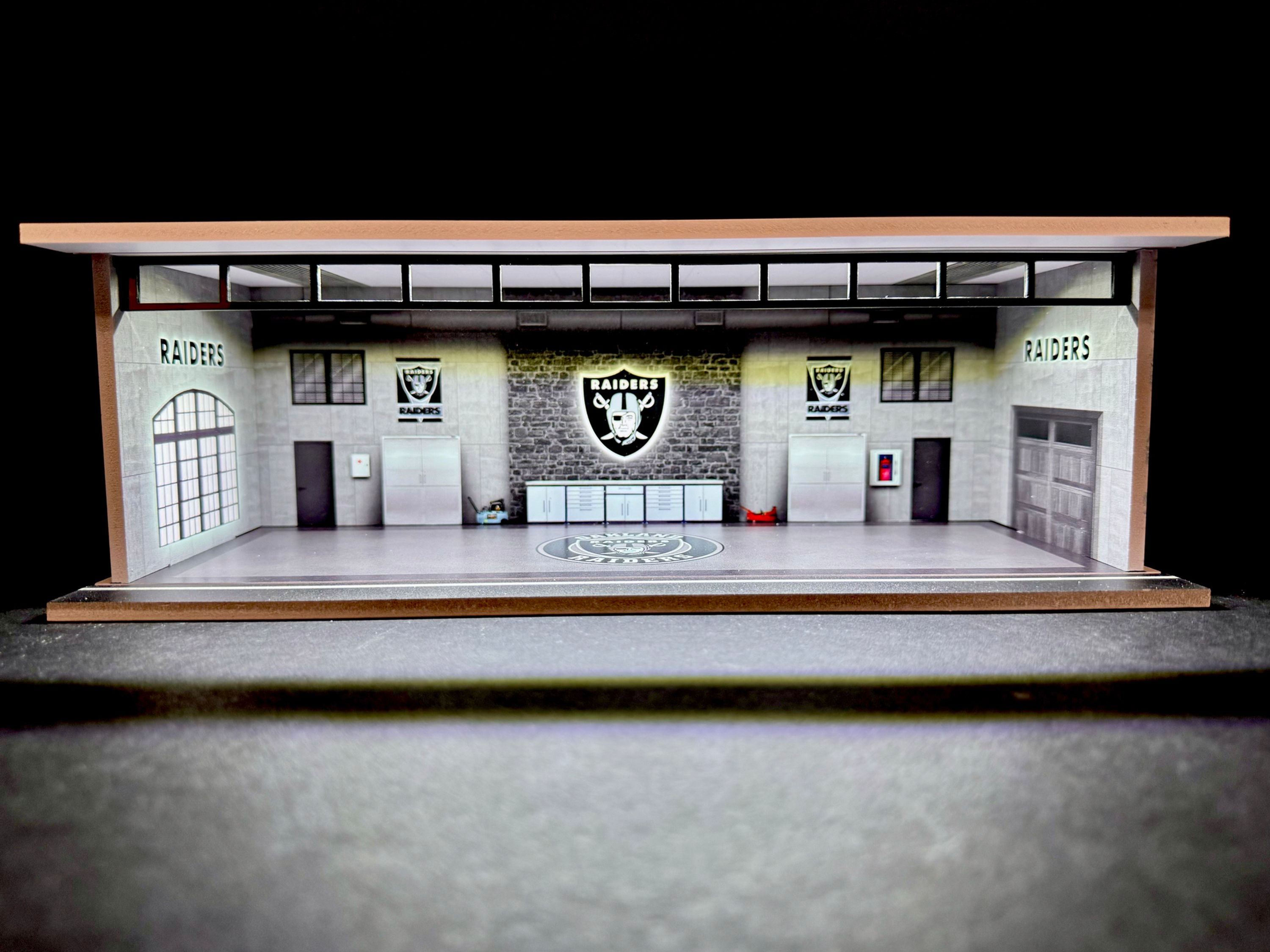 Las Vegas Raiders Shop Theme LED Diorama Garage For 1/64 Scale Toy Cars