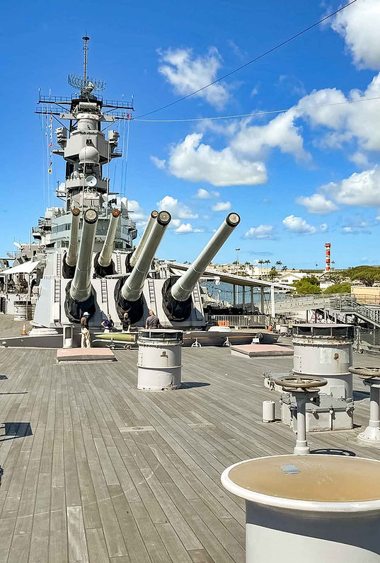 uss-missouri-deck-and-guns-pearl-harbor-oahu-hawaii-1.jpg