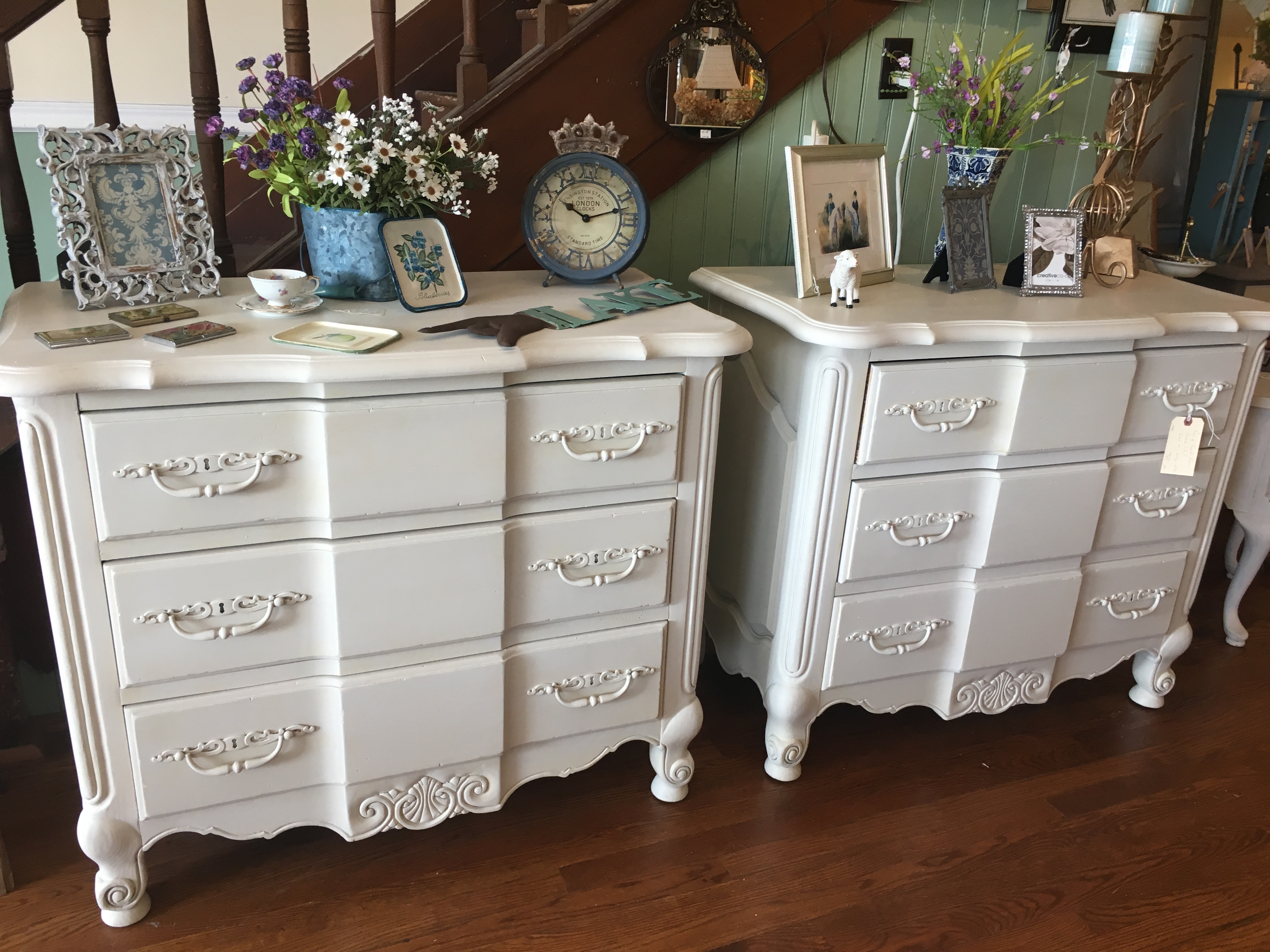 Vintage bachelor chest.