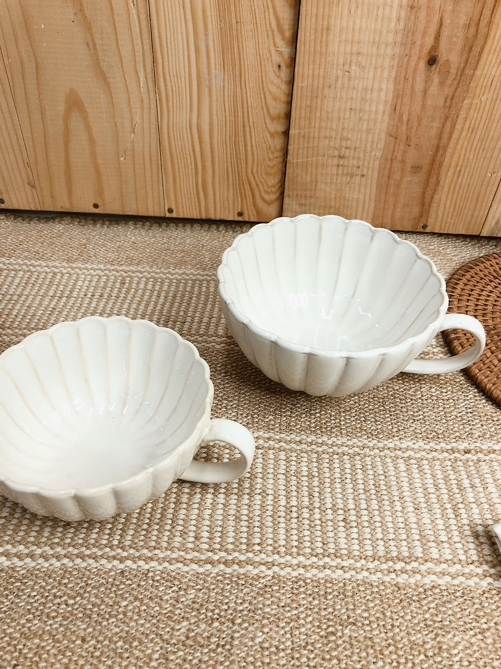 Thumbnail: Scallop x white | round Cup with handle (2 sizes)