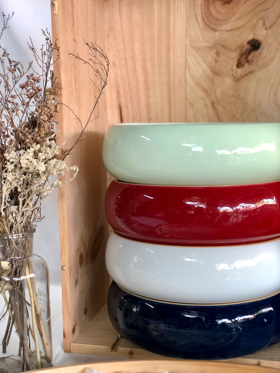 Thumbnail: Shallow glazed bowl (4 colours)