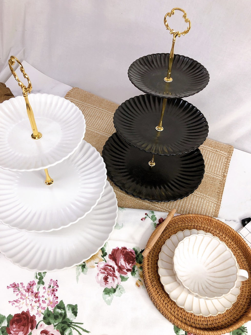 Thumbnail: Scallop | Matt 3-tiers dessert stand ( 2 colours)