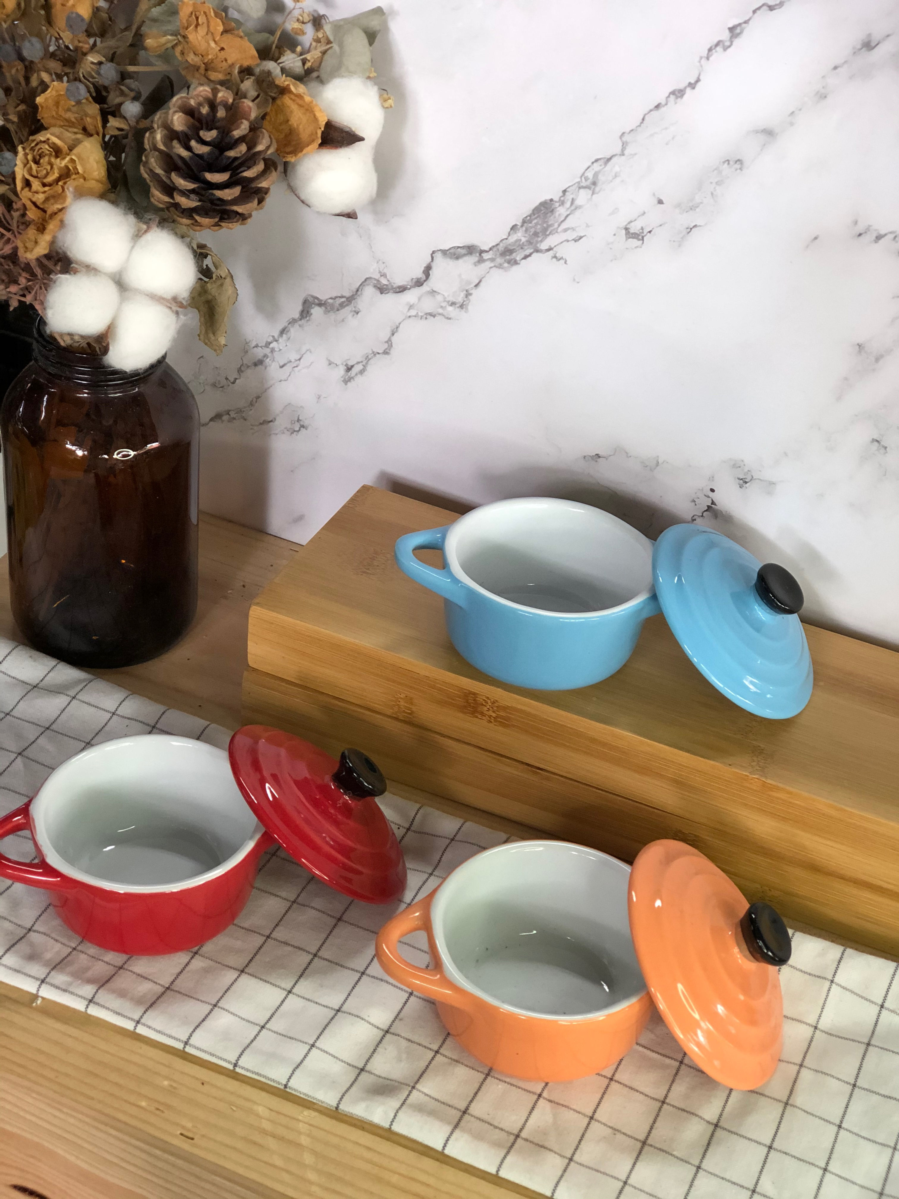 Round casserole with lid (X Small x 3 colour)