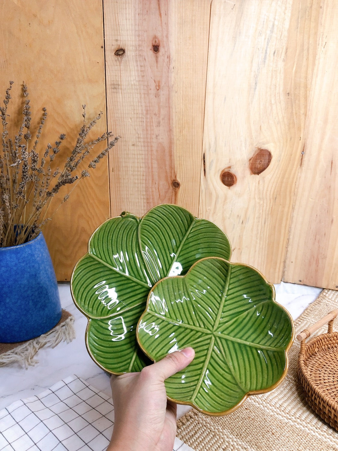 Leaf x round plates (2 sizes)