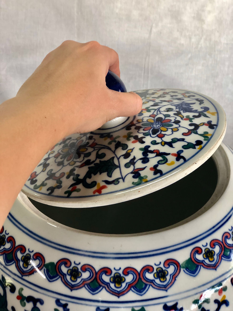 Thumbnail: Blue & white round jar (2 designs)