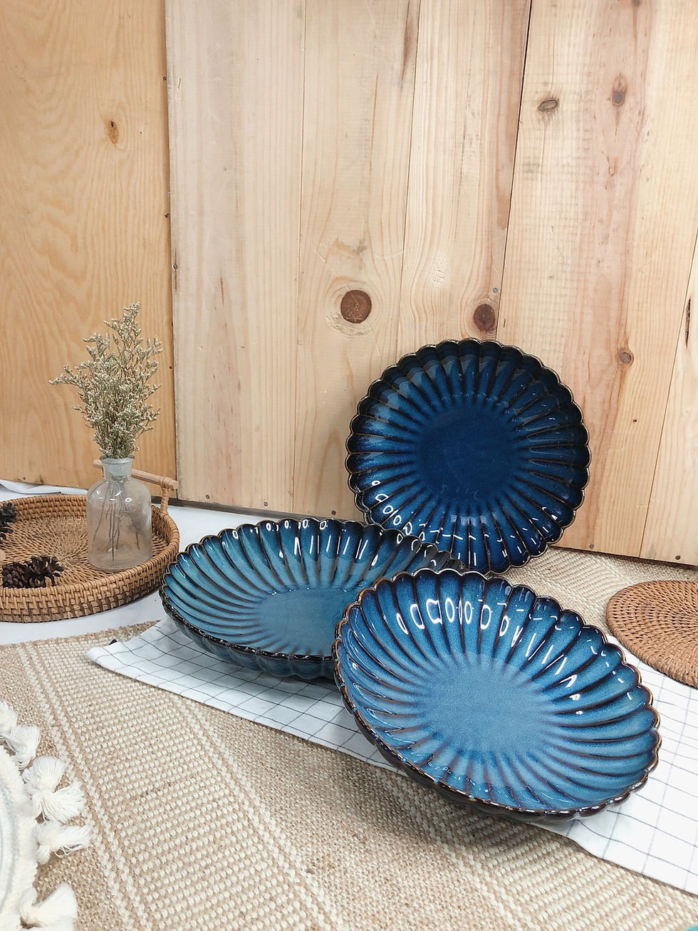 Thumbnail: Scallop x blue | Shallow round Plate (3 sizes)