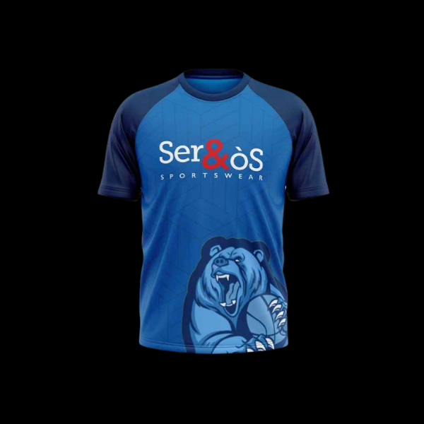 Camiseta azul de prepartido con mangas oscuras y diseño de león