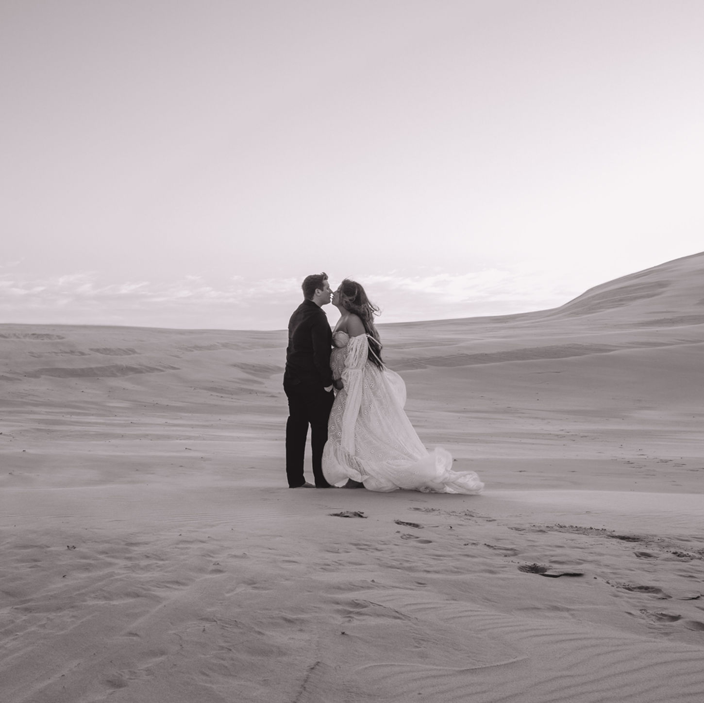 maternity, destination, elope, desert, dunes, sand, mi, couple, timeless, classic