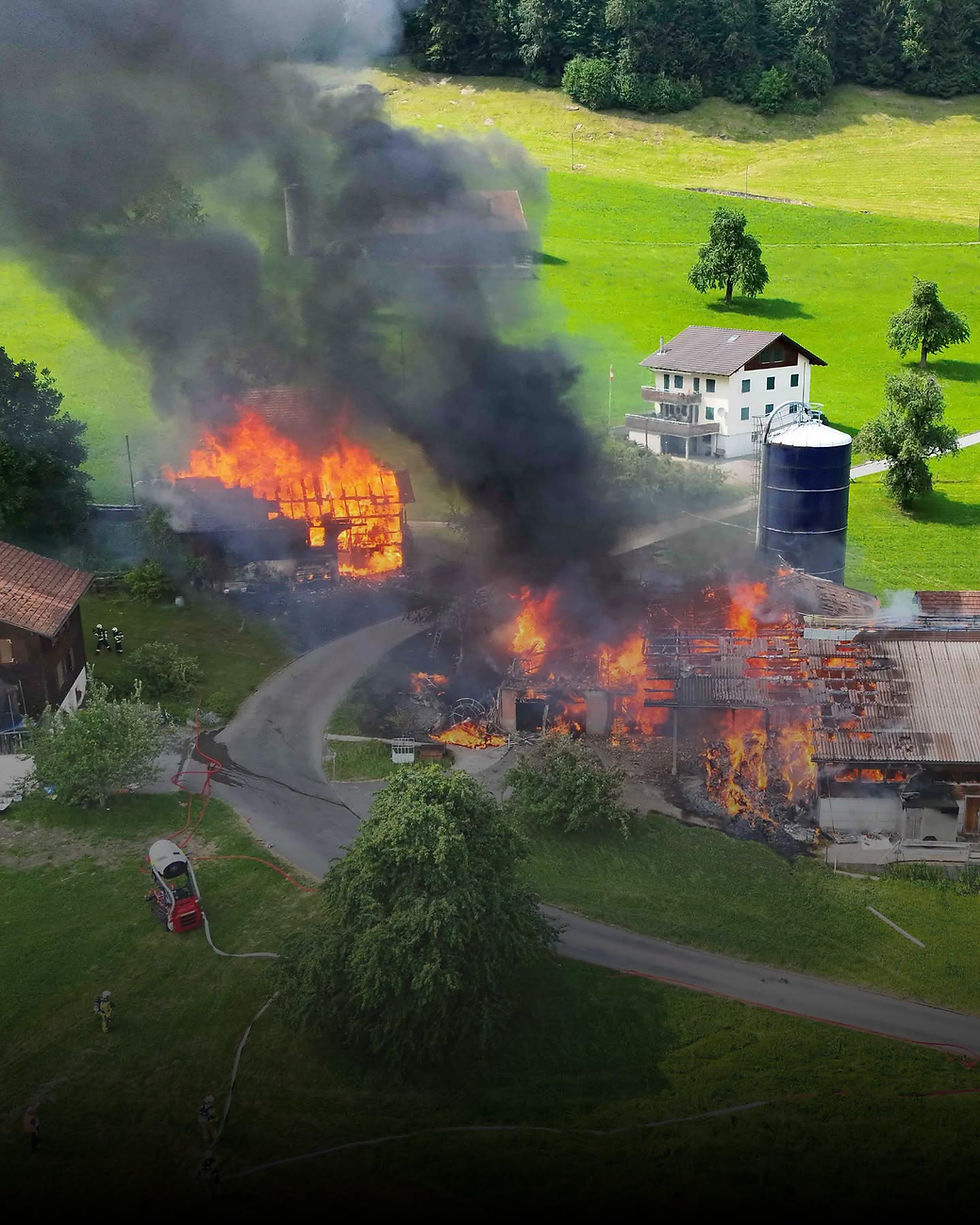 Stallbrand in Alpnach: Grosseinsatz der Feuerwehr – Tiere gerettet