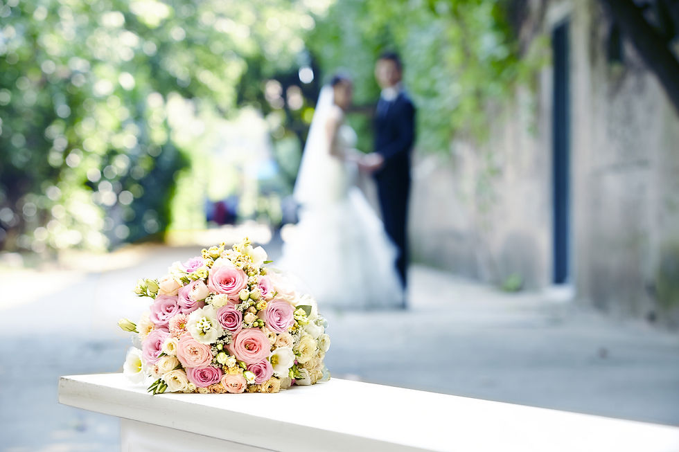 結婚相談所 with marryの料金相談をイメージしたブライダル写真