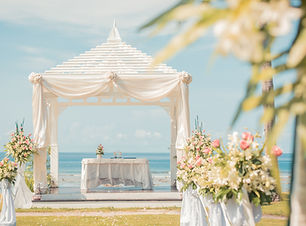 Beach Wedding Decor in White - Best wedding portrait photography