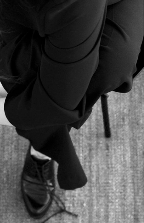 concept shoe stool black and white