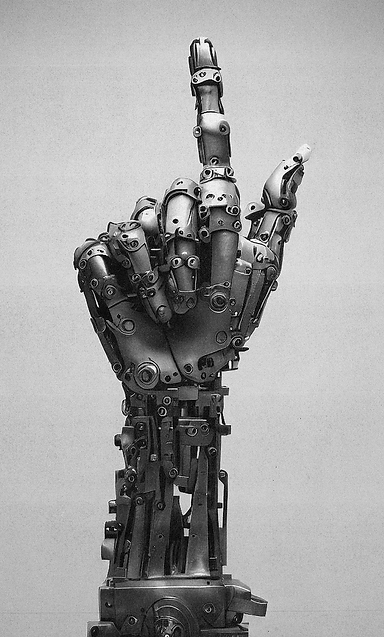 From man to machine, čelična skulptura - 1981.png