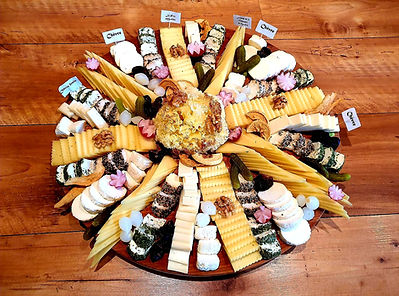 Plateau de fromages, Fromage Jura Suisse, agritourisme, apéros, vente directe | A la ferme | Restauration à la ferme | Marché à la ferme | Accueil à la ferme | Consommation local | Mariage | Mariage à la ferme | Manger écologique | Alimentation durable | Emprinte carbone | Eco responsable | Alimentation rtesponsable | Bilan carbone | Impact environnemental positif | Alimentation et respect de l'environnement | Respect de l'environnement | Ecologique | Vivable | Sociale | Equitable | Economique | Durable | Développement Durable | Etique | Responsabilité | Développement durable | Alimentation saine