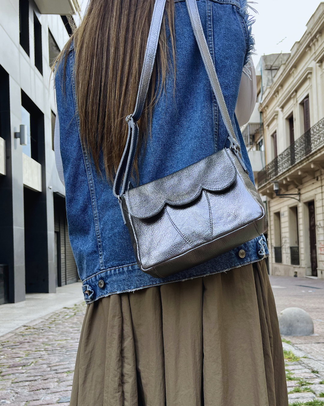 Cartera de cuero SALVO color plateado