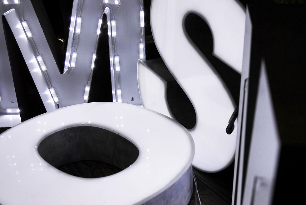 Lettres lumineuses