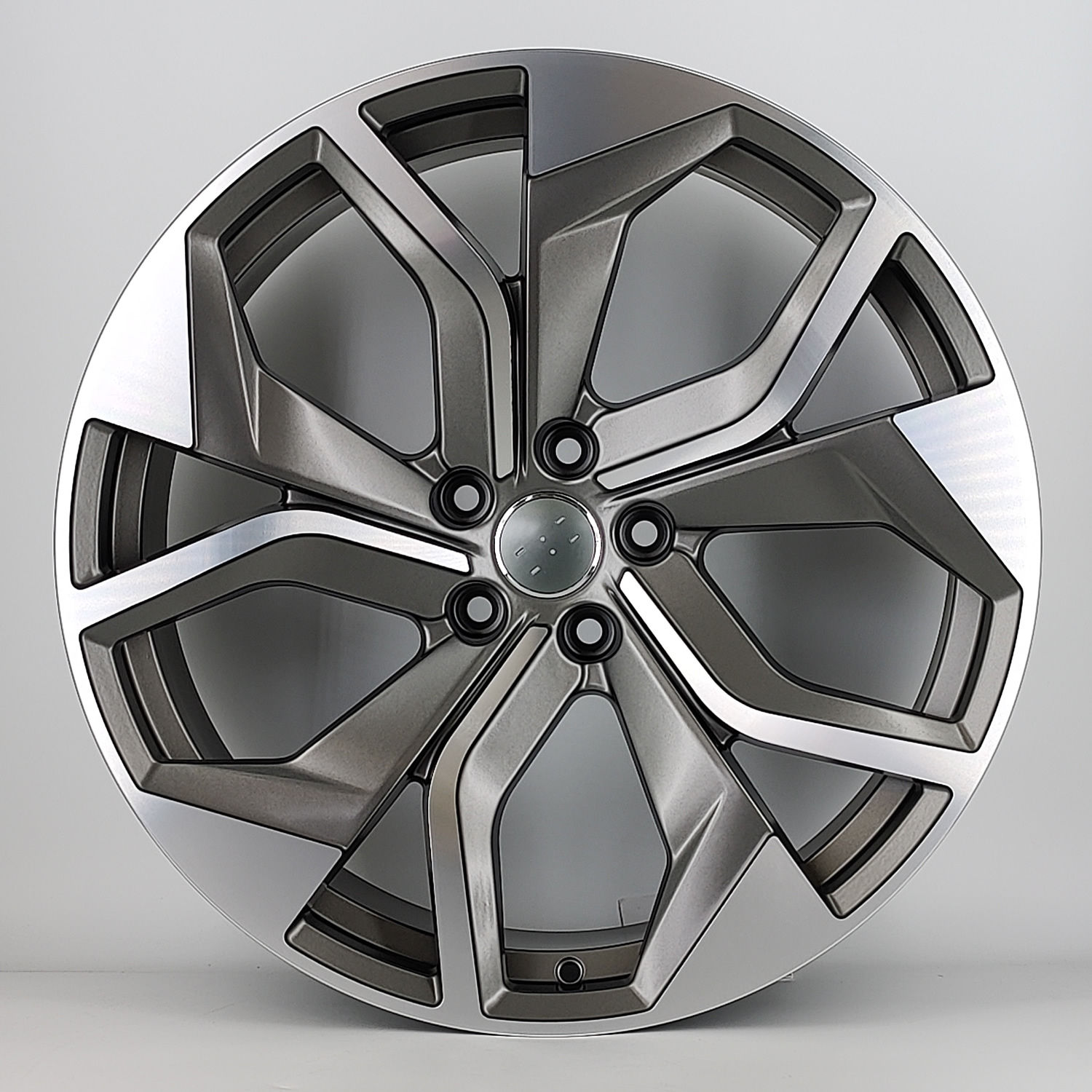 20″ Audi RSQ8 Gunmetal machined face