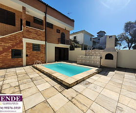 Vendo casa com 3 quartos sendo 1 suíte área gourmet com piscina, na Vila Adelaide em Resende por 790 mil