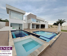 Vendo casa com piscina, sauna , área gourmet,  5 quartos com terreno de 1.225m2 no condomínio Casa da Lua  em Resende-RJ