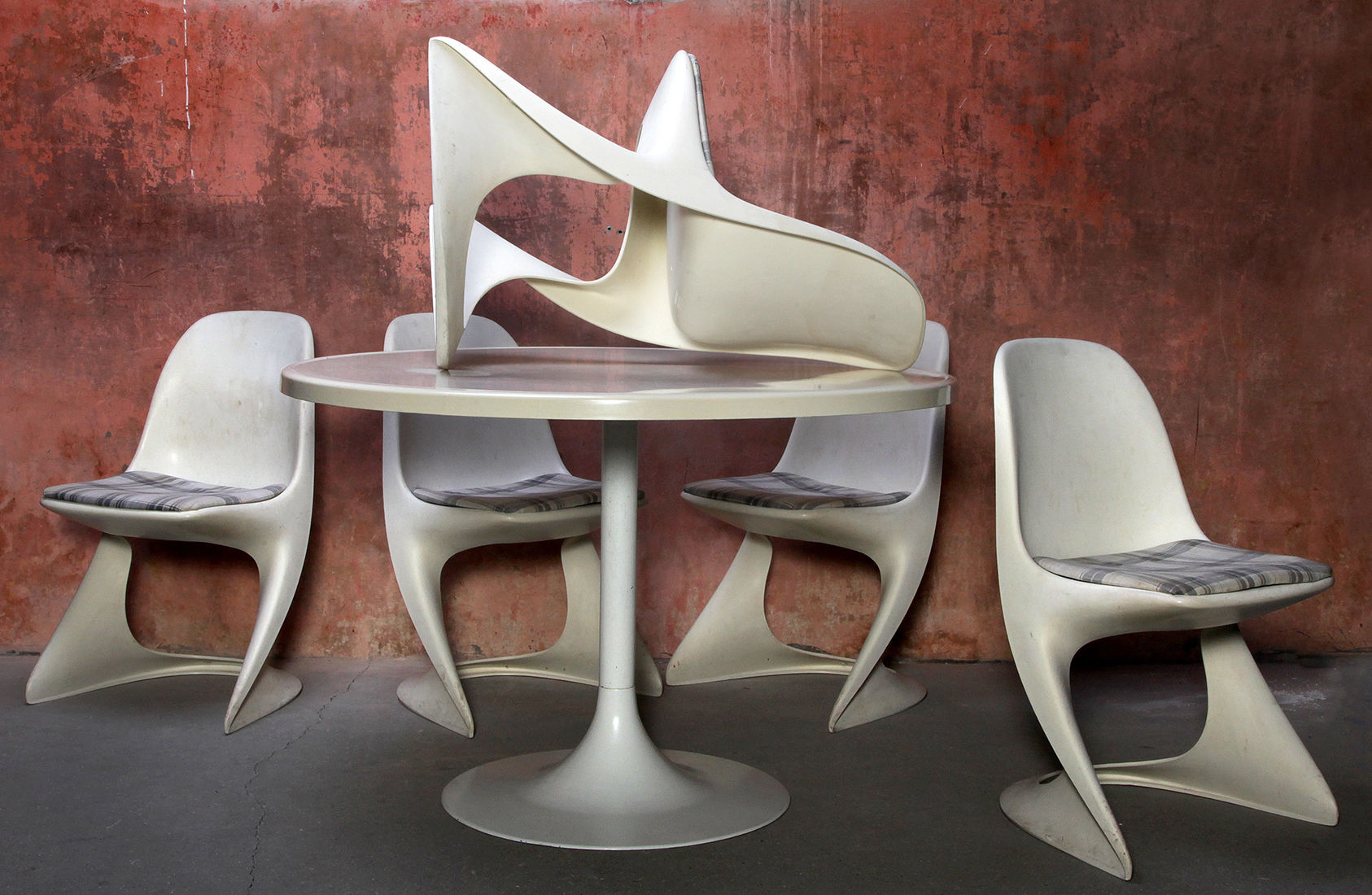 Casala dining designed by Alexander Begge