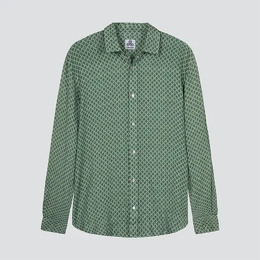 Camisa de caballero fotografiada para ecommerce técnica flatlay