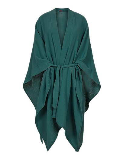 Fotografia extremadamente compleja de maniquí invisible de una capa dónde puede apreciarse el vuelo y volumen de la prenda