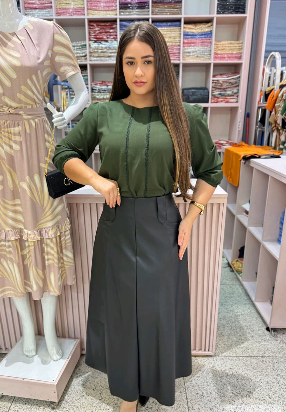 SAIA MIDI COM BOLSO TECIDO COURINO