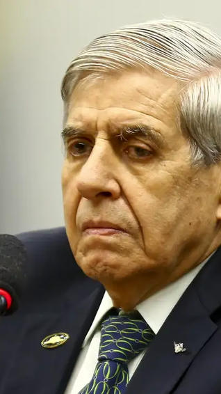 Defesa de Augusto Heleno aposta em nulidades processuais e distanciamento político, mas enfrenta robusto conjunto probatório