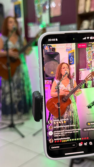 Kelly Rosa encanta Arcoverde com lançamento de “Coração Saudosiano”