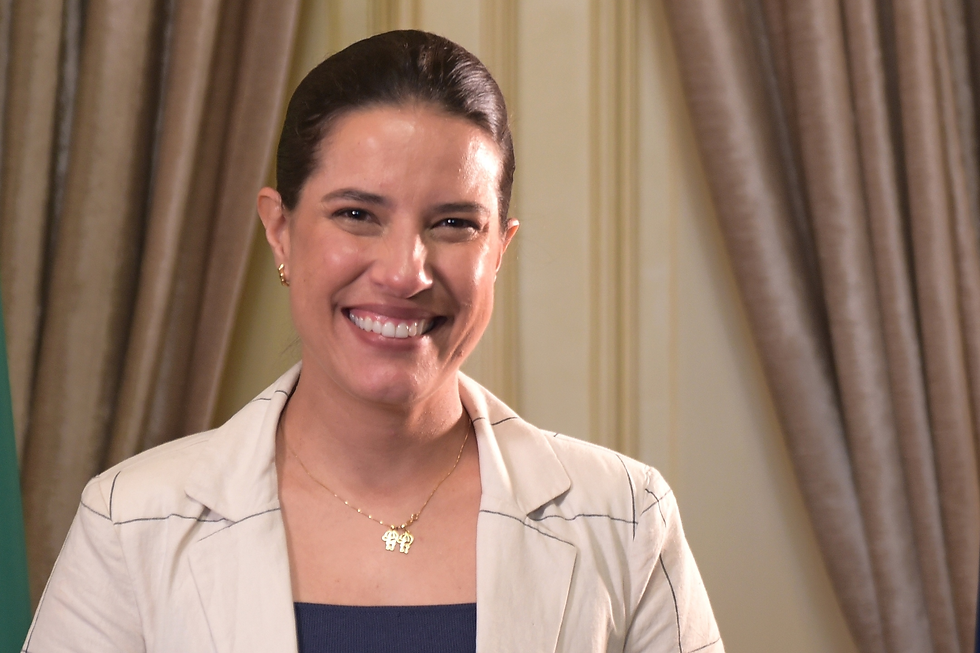 Governadora Raquel Lyra em imagem oficial; caso envolve contrato de R$ 185 milhões na educação de Pernambuco