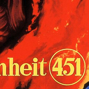 Homem em uniforme azul e preto à direita, semblante sério. Fundo vermelho com texto "Fahrenheit 451". Atmosfera intensa e dramática.